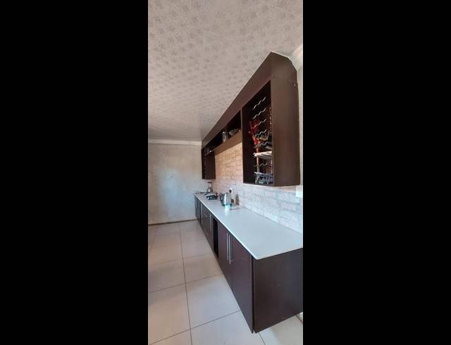 5 BEDROOM HOUSE FOR SALE IN CLARINA